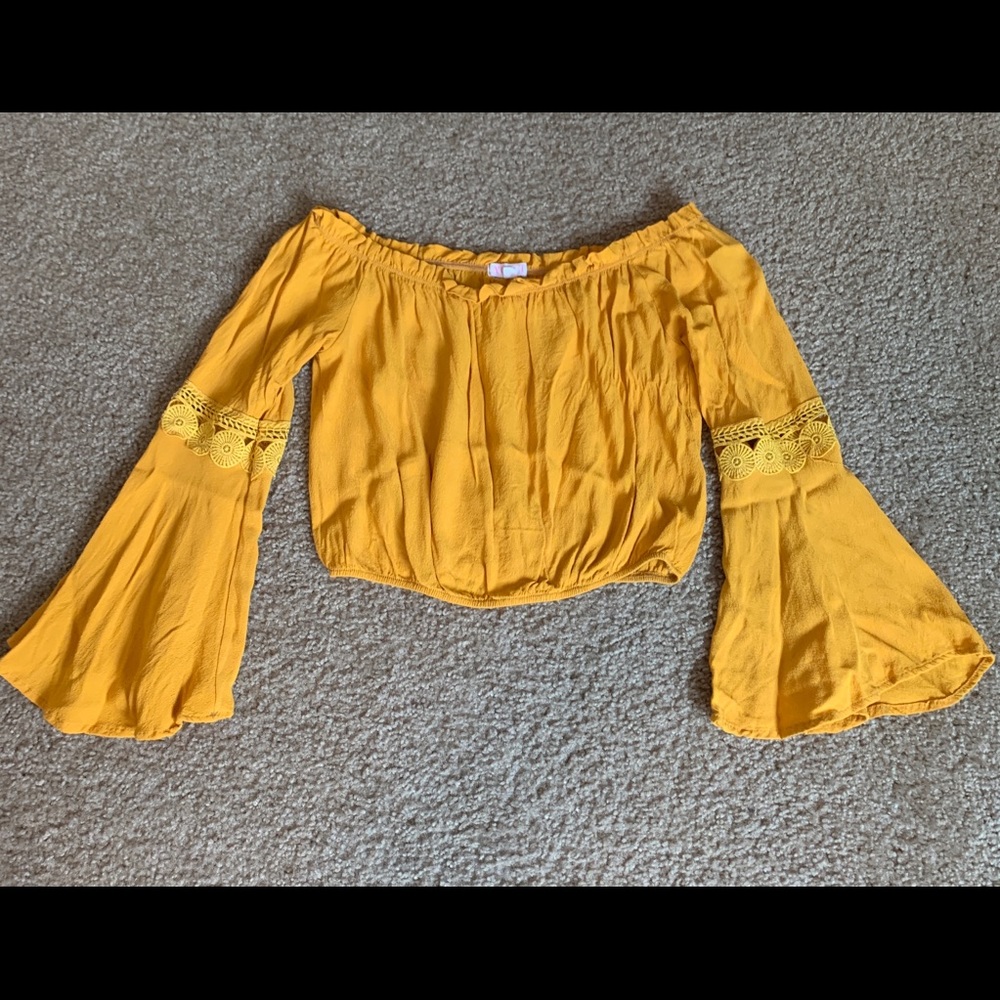 Long sleeve cropped shirt